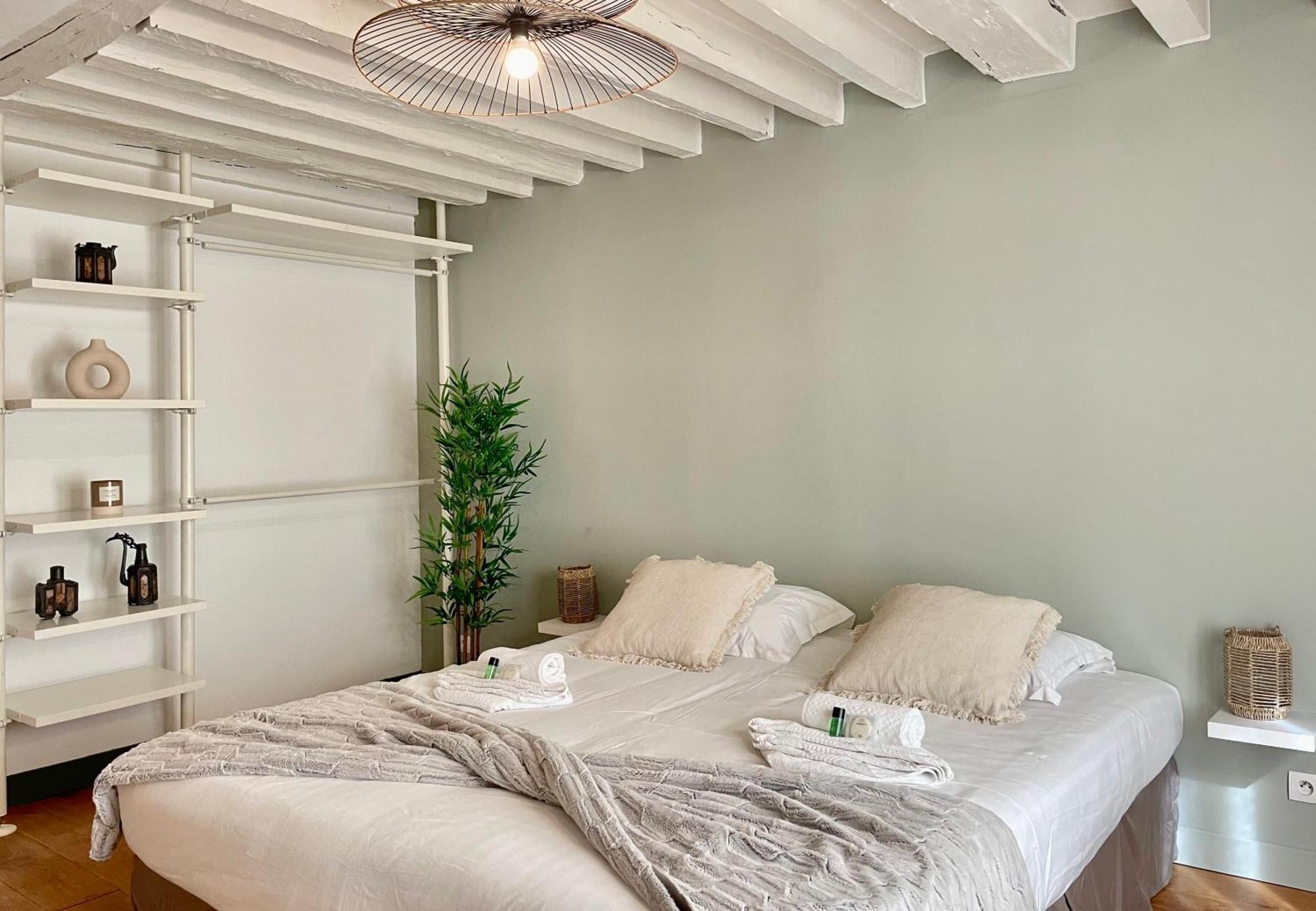 Unique Authentic In Le Marais Apartamento *
