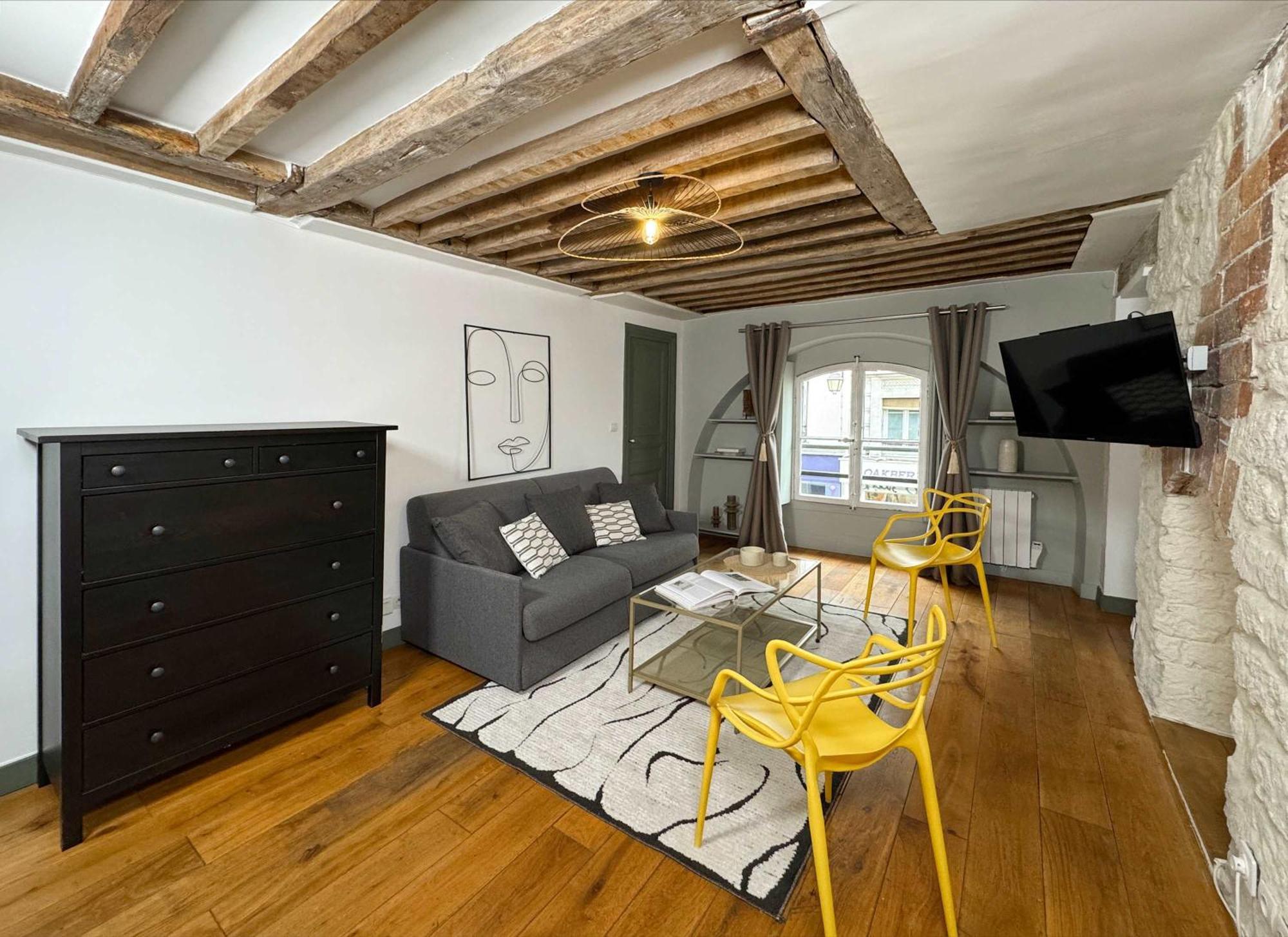 1596 - Le Marais - Cosy