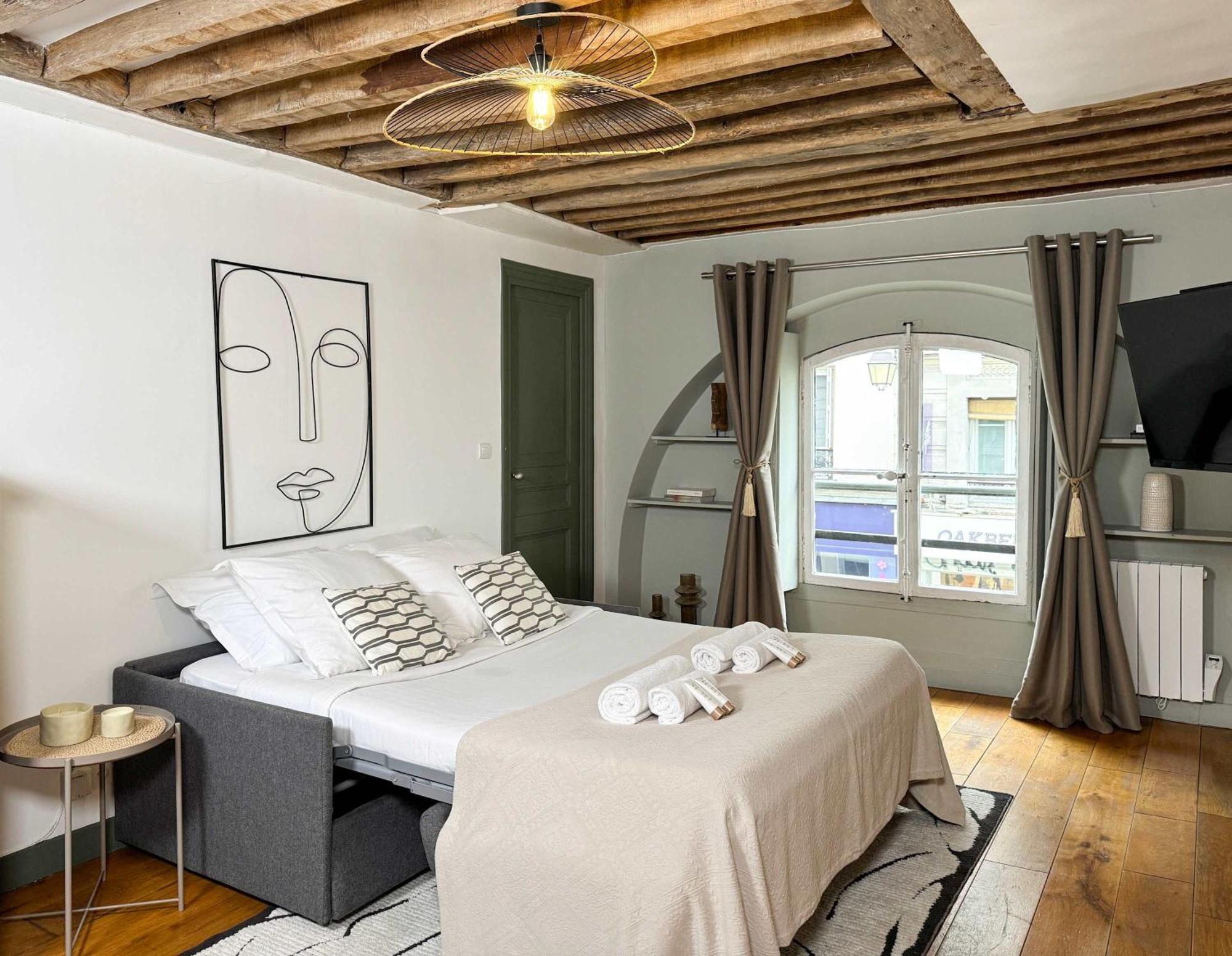 Apartment Unique Authentic In Le Marais *