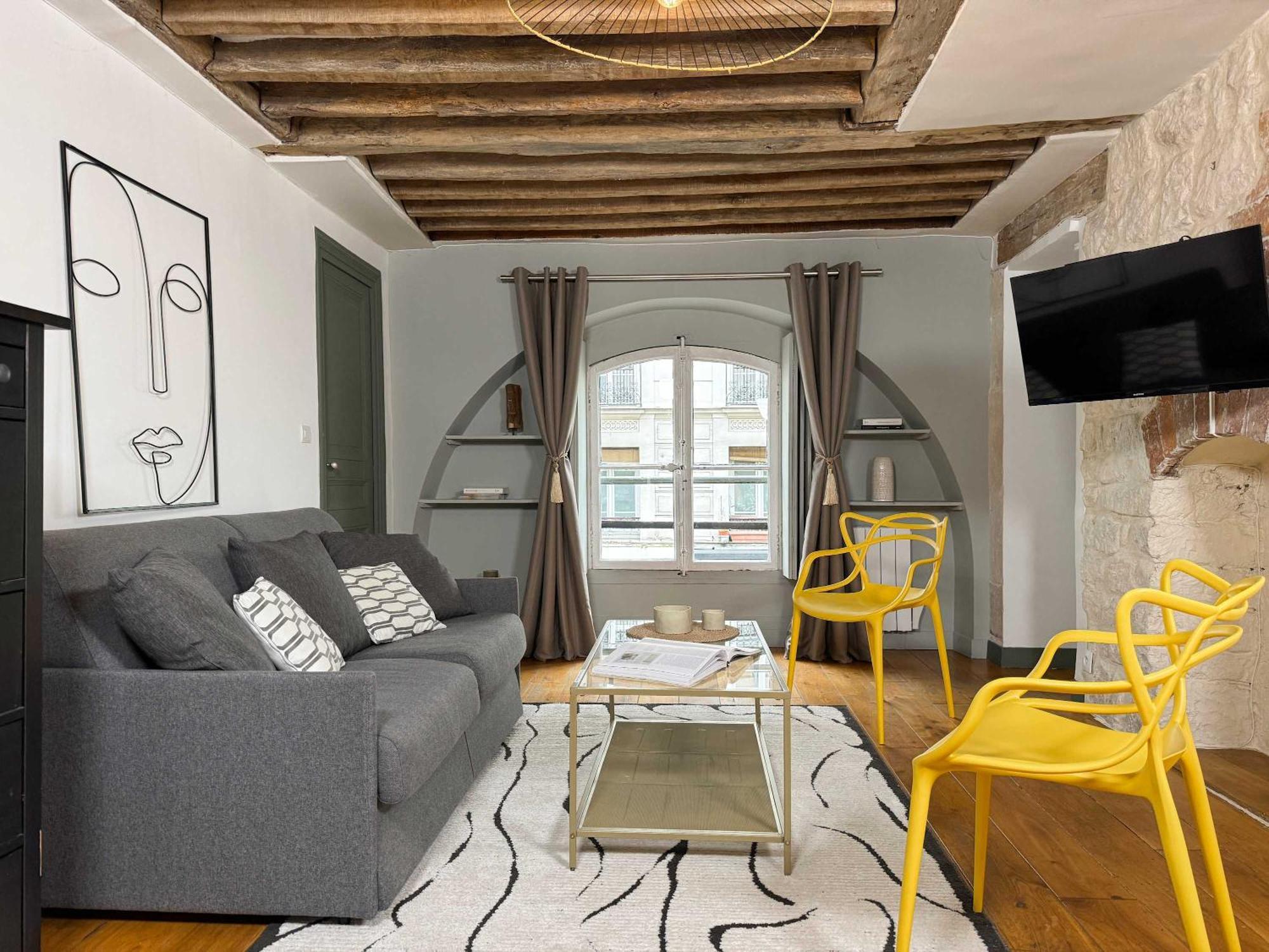 1596 - Le Marais - Cosy *