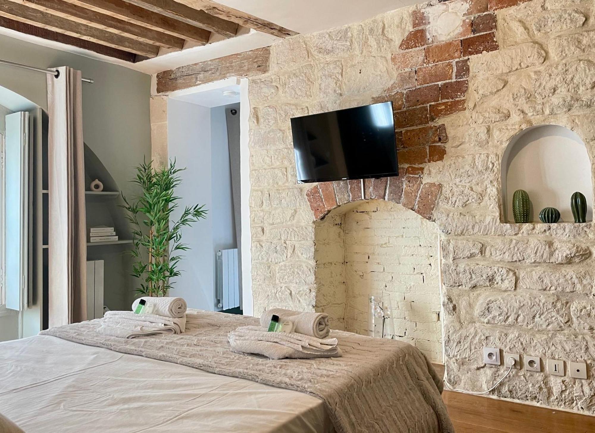 1596 - Le Marais - Cosy *